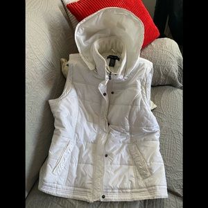 Women’s NY & Co  size XL white vest with detachable hood.